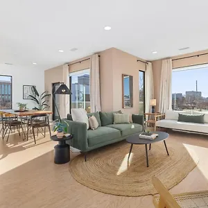 Penthouse With Patio Walk To Downtown 3 Bedrooms 5 Beds Nashville